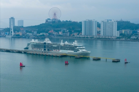 Siêu du thuyền đưa gần 700 khách quốc tế đến Quảng Ninh