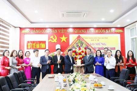 Hà Tĩnh: Lãnh đạo tỉnh chúc mừng các đơn vị ngành y nhân Ngày Thầy thuốc Việt Nam