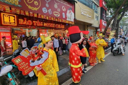 Giá vàng ngày vía Thần Tài 10 năm qua: Từ mua cầu may đến “cơn sóng” tài sản