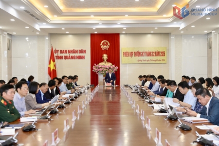 Chủ tịch UBND tỉnh Quảng Ninh Bùi Văn Khắng chủ trì phiên họp thường kỳ tháng 2