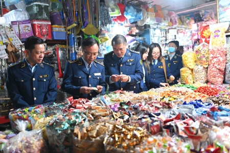 Thủ tướng Chính phủ yêu cầu xử lý nghiêm các hành vi buôn lậu, gian lận thương mại