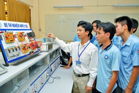 Ban hành Quy định chế độ làm việc với nhà giáo giáo dục nghề nghiệp