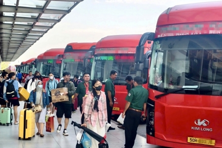 Gần 800.000 lượt khách liên tỉnh qua bến xe TP.HCM trong 9 ngày Tết, giao thông cơ bản ổn định