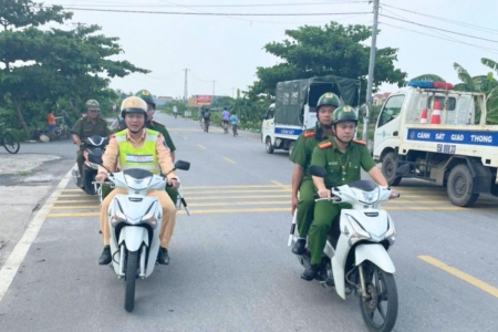 Công an phường Nam Triệu tuần tra khép kín địa bàn, giữ vững an ninh trật tự