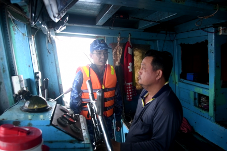 Bộ Tư lệnh Vùng Cảnh sát biển 4 bắt giữ tàu cá có dấu hiệu vi phạm IUU