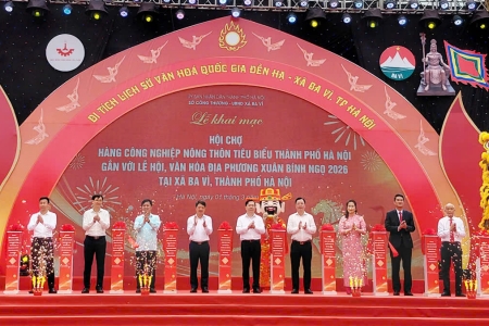 Khai mạc Hội chợ hàng công nghiệp nông thôn tiêu biểu Xuân Bính Ngọ 2026 tại Ba Vì