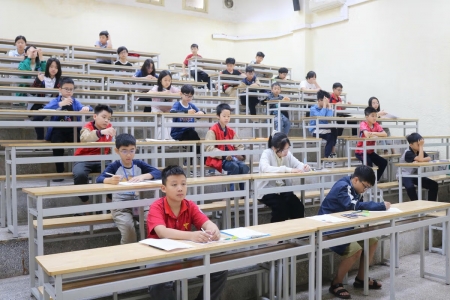 Gần 13.000 học sinh trên cả nước dự thi Olympic Hóa học và Khoa học tự nhiên