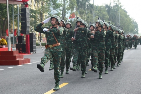 Bộ CHQS tỉnh Hưng Yên ra quân huấn luyện năm 2026 và phát động thi đua cao điểm