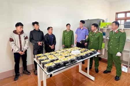 Sơn La: Bắt giữ 3 đối tượng mang súng quân dụng vận chuyển số lượng lớn ma túy