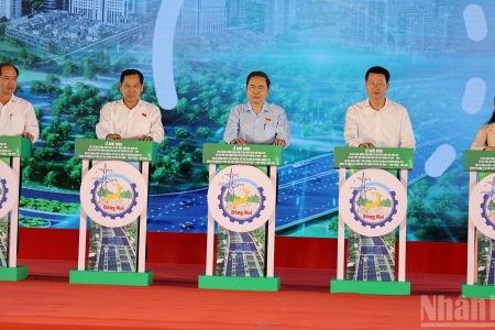 Chủ tịch Quốc hội dự khởi động dự án chào mừng ngày bầu cử