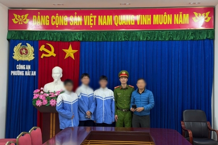 Hải Phòng: Ba học sinh trường THPT Phan Chu Trinh nhặt được ví tiền, trao trả người đánh rơi