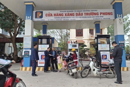 Ninh Bình: Giám sát chặt chẽ hoạt động tại cửa hàng kinh doanh xăng dầu trước biến động giá cả