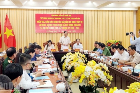 Phó Chủ tịch Quốc hội Trần Quang Phương kiểm tra công tác bầu cử tại An Giang