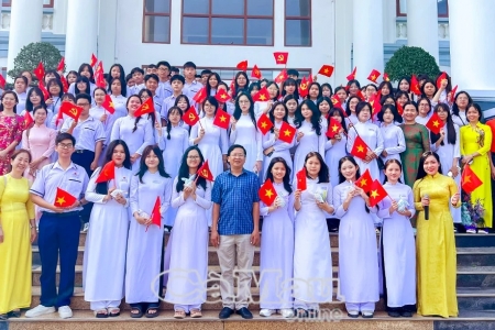 Áo dài và di sản văn hóa: Hoạt động ý nghĩa chào mừng Ngày Quốc tế Phụ nữ tại Cà Mau