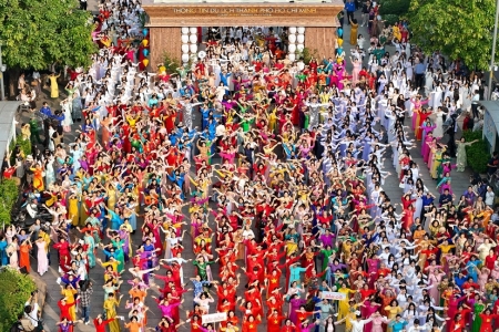 TP. HCM: Gần 3.000 người tham gia đồng diễn áo dài