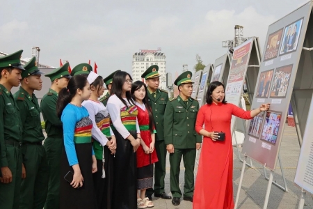 Thanh Hóa: Triển lãm tranh cổ động và ảnh tư liệu chào mừng bầu cử