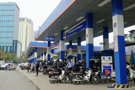 Các đầu mối xăng dầu nỗ lực đảm bảo nguồn cung cho thị trường trong nước