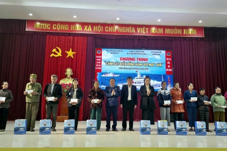 Cảnh sát biển Việt Nam tuyên truyền pháp luật về biển, đảo tại xã Minh Châu