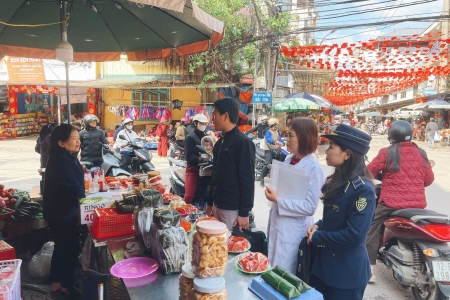 Lạng Sơn: Siết chặt quản lý thị trường, bảo đảm an toàn thực phẩm dịp Lễ hội Kỳ Cùng - Tả Phủ