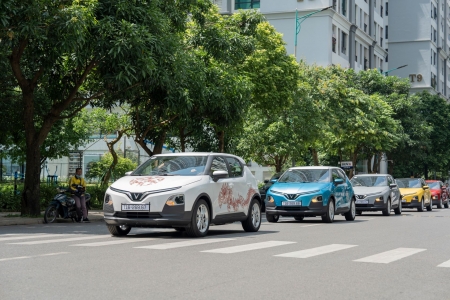 VinFast VF 5 - SUV điện “né bão giá xăng”, nhỏ gọn cho phố, yên tâm đi đường dài