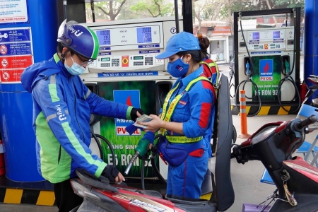 Giá dầu thế giới hạ nhiệt, vì sao xăng trong nước vẫn tăng?