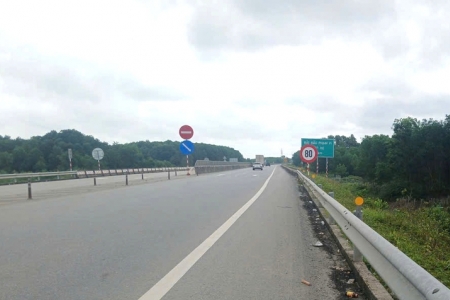 Điều chỉnh tốc độ, giảm ùn tắc cao tốc Cam Lộ - La Sơn