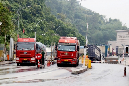 Lạng Sơn: Tổng phương tiện thông quan qua các cửa khẩu đã chạm mốc 104.380 xe
