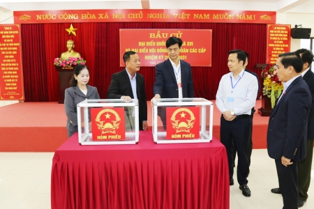 Lào Cai: Lãnh đạo tỉnh kiểm tra công tác chuẩn bị bầu cử tại phường Cam Đường