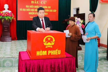 Cử tri Ninh Bình nô nức dự Ngày hội bầu cử tại 2.536 khu vực bỏ phiếu