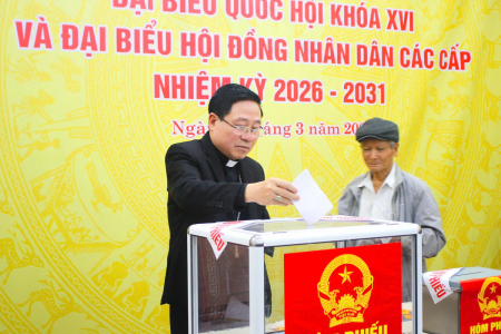 Hưng Yên: Cử tri Tòa Giám mục Giáo phận Thái Bình tích cực tham gia bầu cử từ sáng sớm