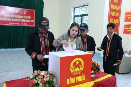 Hà Tĩnh: Đến 15 giờ, cử tri tham gia bỏ phiếu đạt 98,45%