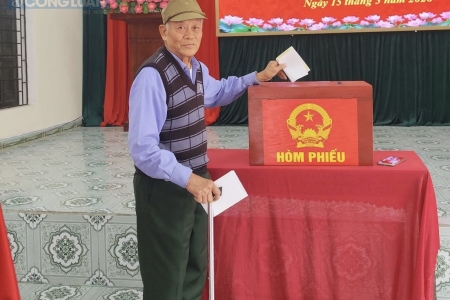 Hưng Yên: Rộn ràng ngày bầu cử tại xã Quỳnh Phụ, cử tri phấn khởi thực hiện quyền công dân