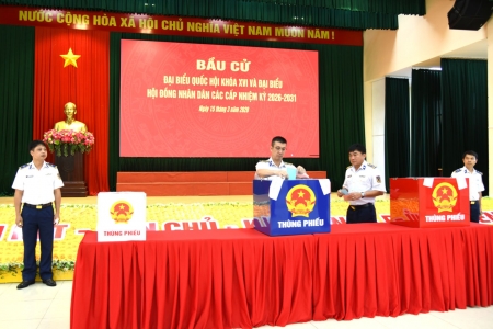Cán bộ, chiến sĩ Vùng Cảnh sát biển 3 tham gia Ngày hội bầu cử của cử tri cả nước
