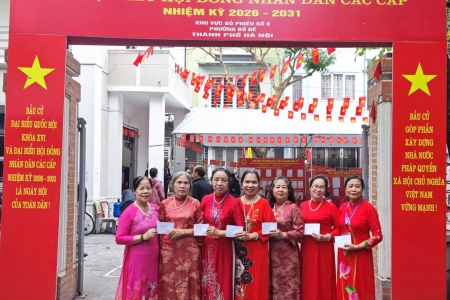 Hà Nội: Cử tri phường Bồ Đề nô nức thực hiện quyền công dân