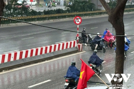 Hà Nội: Vi phạm giao thông tại ngã ba Phạm Văn Đồng – Trần Cung, nguy cơ ùn tắc và tai nạn gia tăng