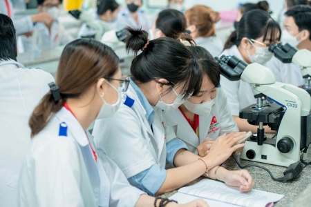 Học ngành Sức khỏe 2026: Thí sinh cần chuẩn bị gì ngoài điểm số?