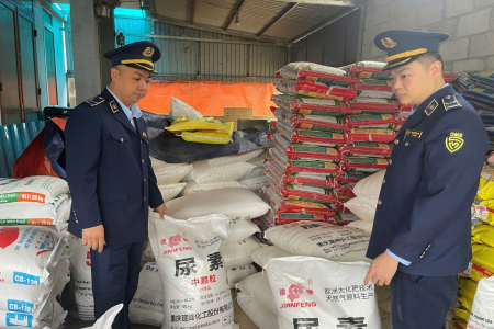 Quản lý thị trường tỉnh Cao Bằng tịch thu 2,5 tấn phân đạm nhập lậu trong vụ Đông Xuân