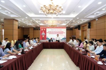 Ban Tuyên giáo và Dân vận Trung ương khảo sát phong trào Bình dân học vụ số tại Quảng Ninh