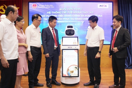 Phường Vũng Tàu vận hành thử nghiệm Robot lễ tân phục vụ hành chính công