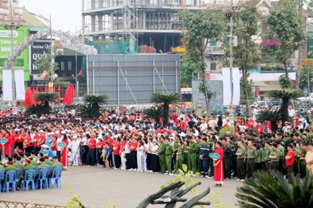 Nghệ An: Gần 4.000 người tham gia “Ngày chạy Olympic vì sức khỏe toàn dân, vì an ninh Tổ quốc"