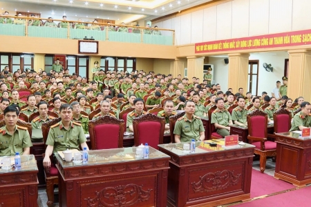 Công an Thanh Hóa: Khai mạc tập huấn điều lệnh, quân sự, võ thuật năm 2026