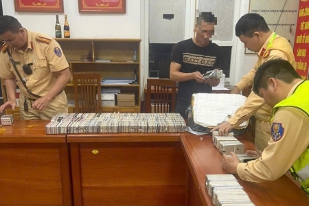 Quảng Ninh: Phát hiện vụ vận chuyển hơn 1.100 điện thoại iPhone không rõ nguồn gốc