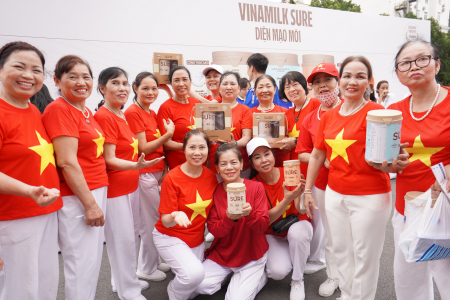 Hà Nội: Mãn nhãn màn đồng diễn của gần 3.000 người cao tuổi cùng Vinamilk