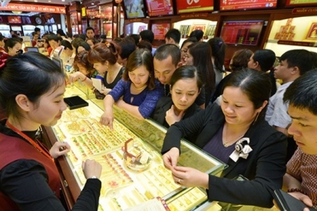 Giá vàng trong nước bật tăng mạnh, thế giới quay đầu giảm