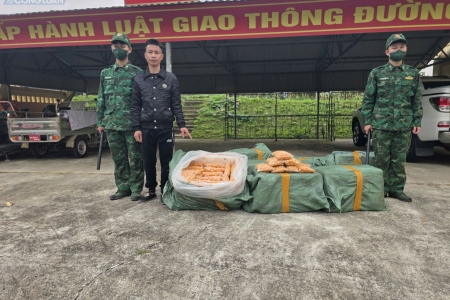 Theo chân lực lượng biên phòng chặn hàng lậu trên sông Ka Long