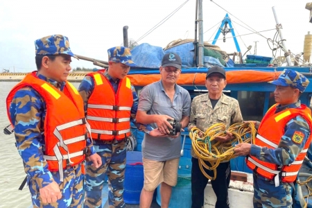 Ninh Bình phát hiện tàu cá tàng trữ công cụ kích điện khai thác trái phép