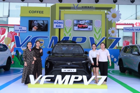 Khách hàng Thanh Hóa bất ngờ với VinFast VF MPV 7: “Hơn cả mong đợi, đúng chất xe gia đình”