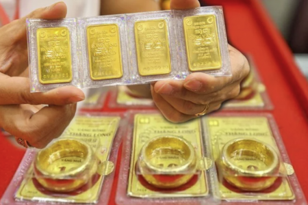 Giá vàng hồi phục cuối tuần nhưng rủi ro vẫn bủa vây thị trường