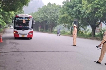 Ninh Bình siết chặt an toàn giao thông đối với xe vận tải hành khách