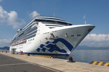 Khánh Hòa: Tàu biển quốc tế Ms Coral Princess đưa 1.800 du khách đến Cảng quốc tế Cam Ranh